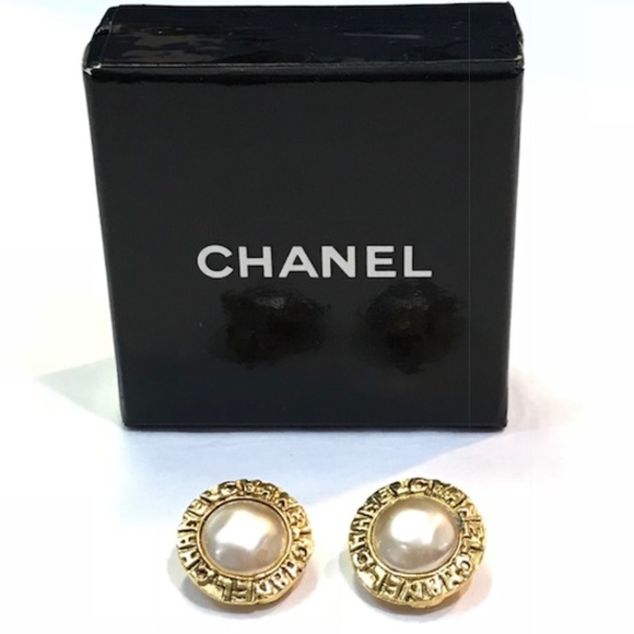 CHANEL Jewelry - Chanel Vintage Faux Pearl Clip On Earrings